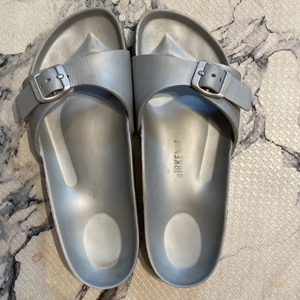 Womens Silver Birkenstock Slides! Great Condition! Size 8! (38) - Picture 4 of 10